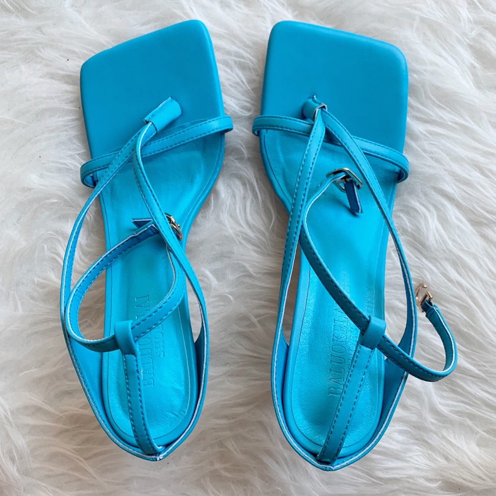 Square Toe sandals in size 39
